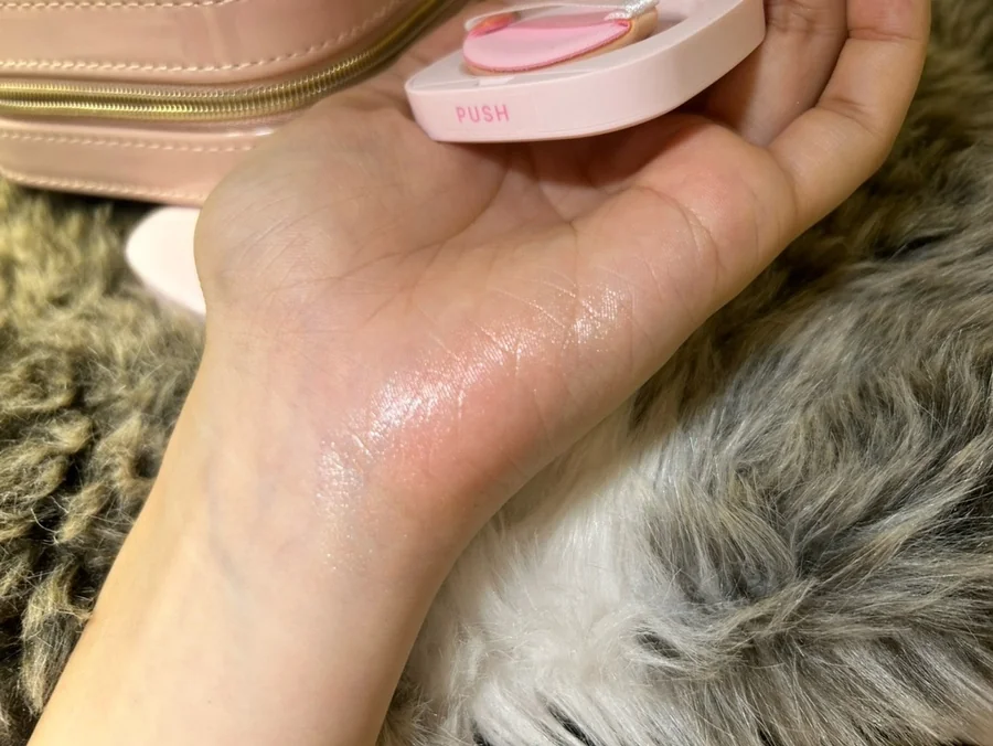 keep-in-touch-glossy-glow-marine-balm-review-11