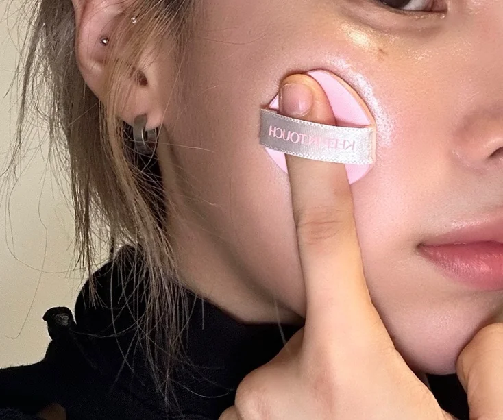 keep-in-touch-glossy-glow-marine-balm-review-12