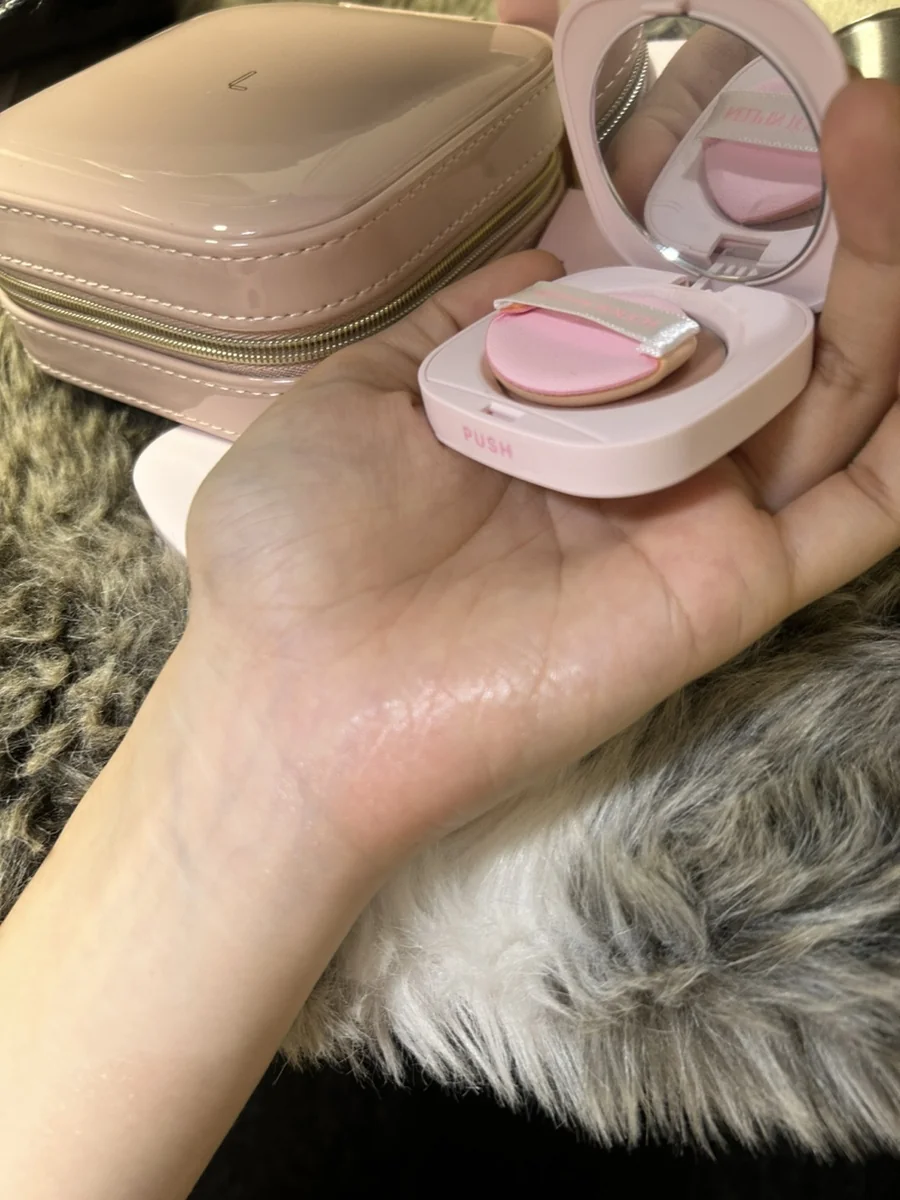 keep-in-touch-glossy-glow-marine-balm-review-14
