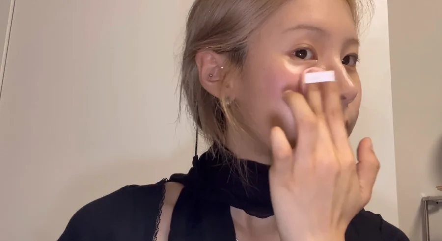 keep-in-touch-glossy-glow-marine-balm-review-15