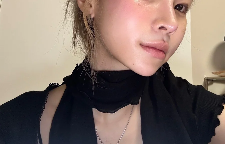 keep-in-touch-glossy-glow-marine-balm-review-02