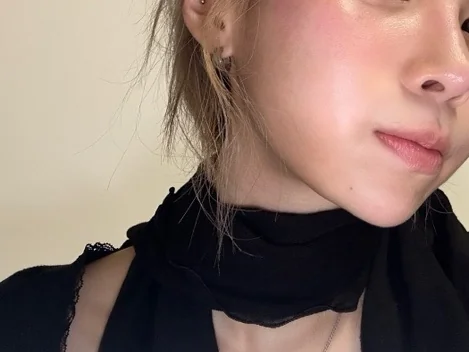 keep-in-touch-glossy-glow-marine-balm-review-21