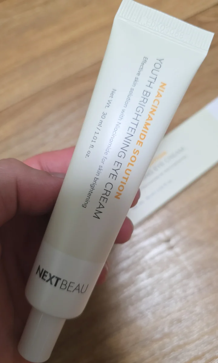 nextbeau-niacinamide-brightening-eye-cream-03